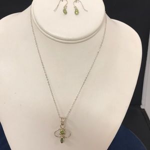 Sterling Silver Necklace with/ Peridot Pendant